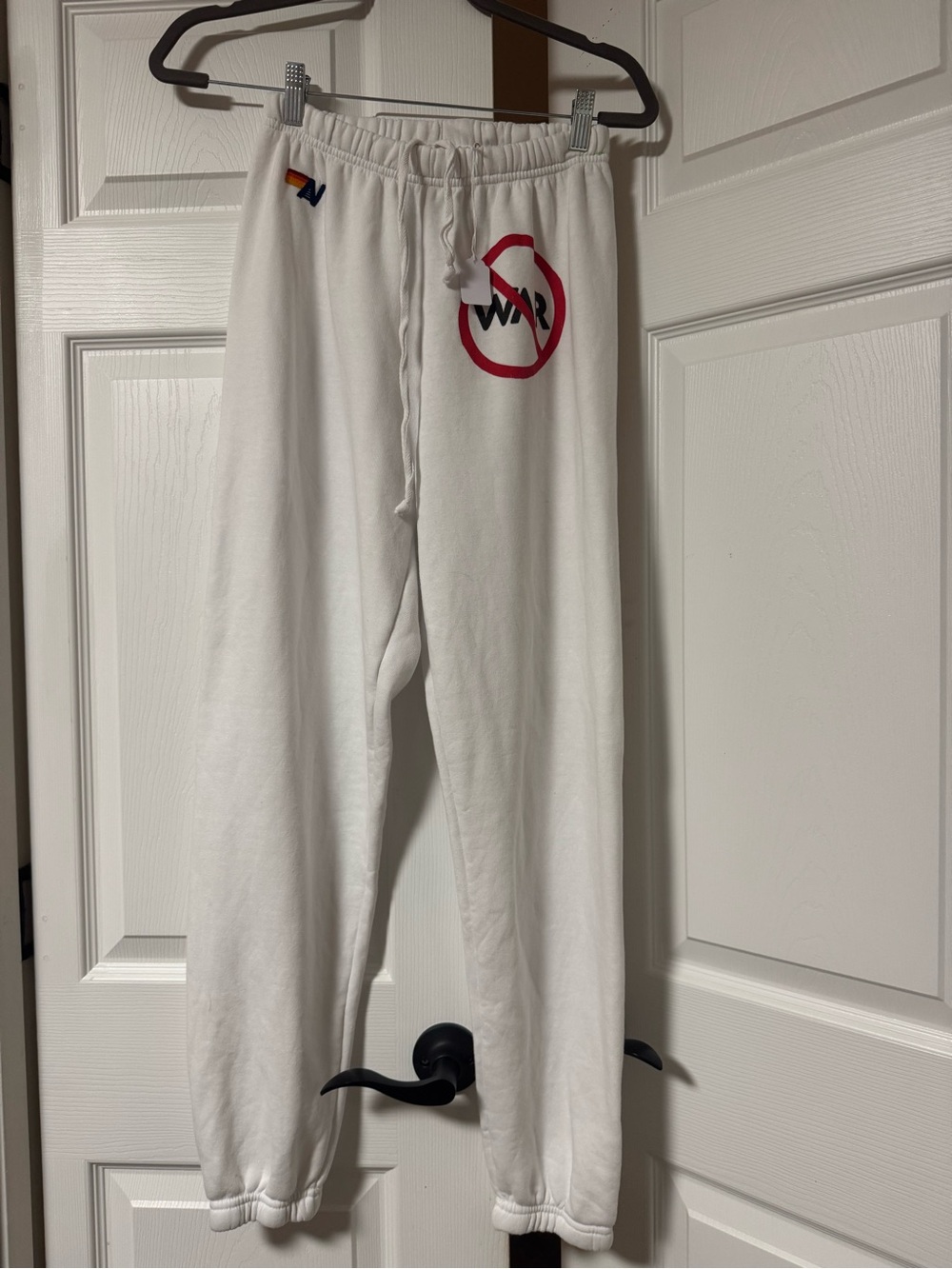 AV No War Sweatpants S